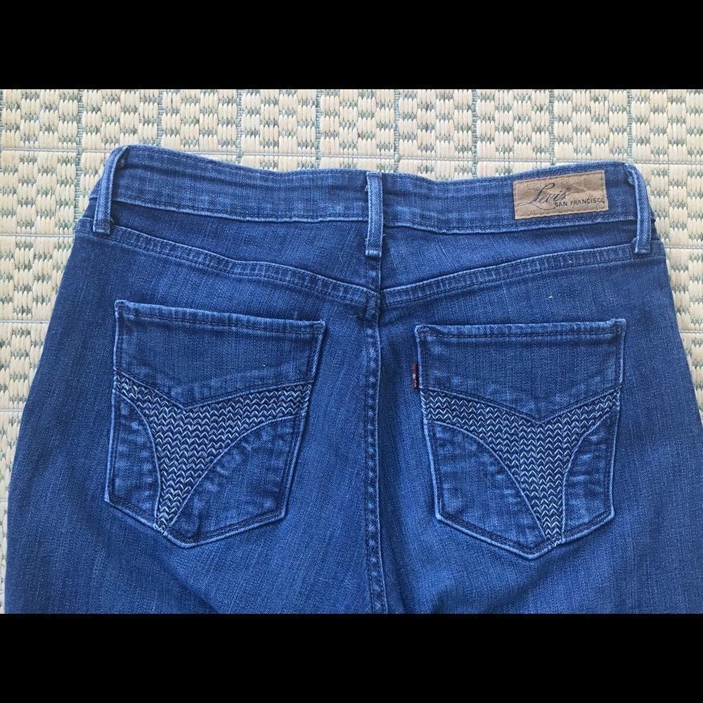- Levi’s Bootcut Jean with embroidered pockets Size 8/29 - Picture 7 of 9